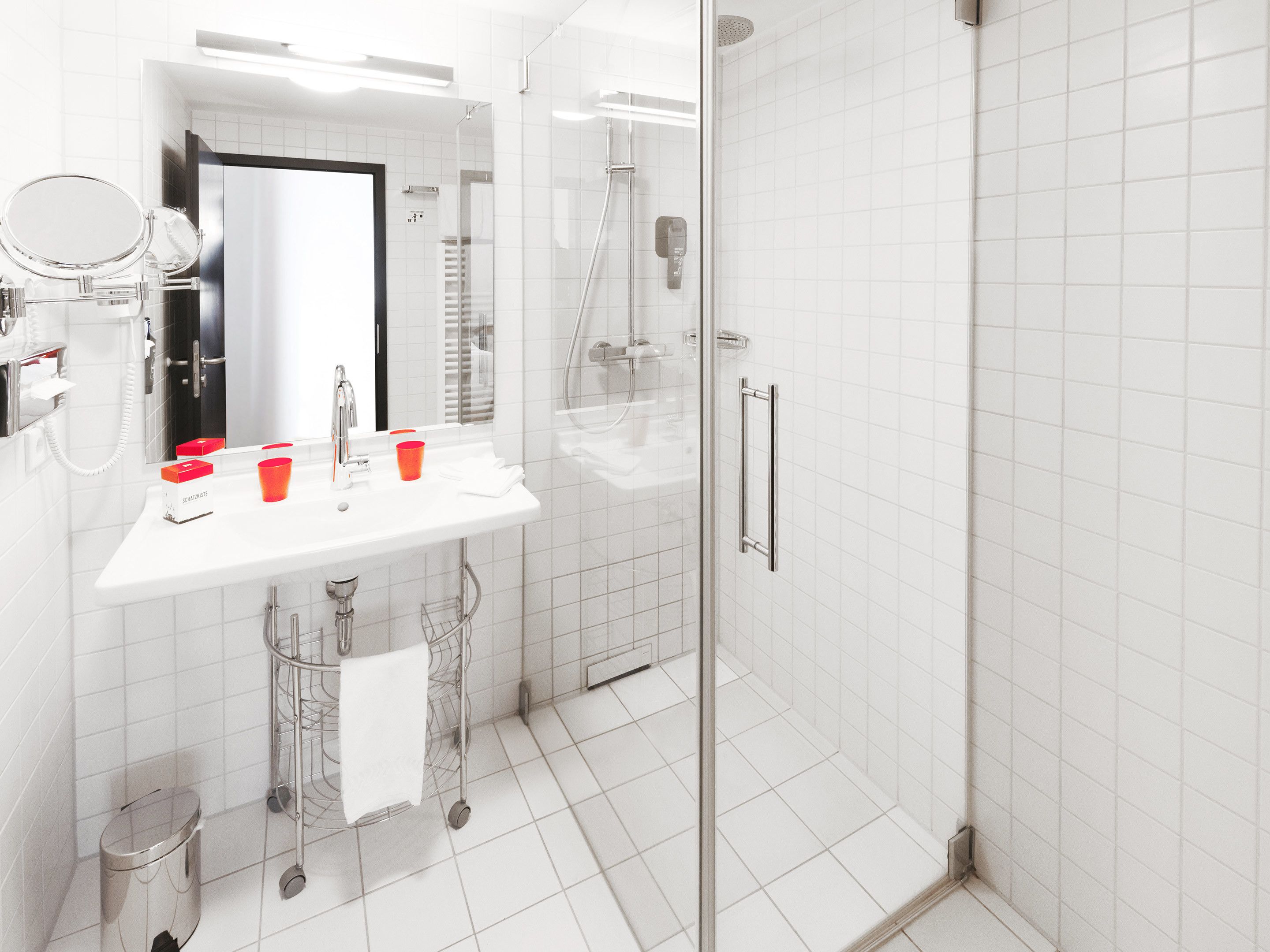 deluxe room | 1 bedroom, free minibar items, in-room safe, desk