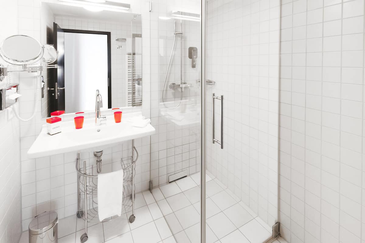 deluxe room | 1 bedroom, free minibar items, in-room safe, desk