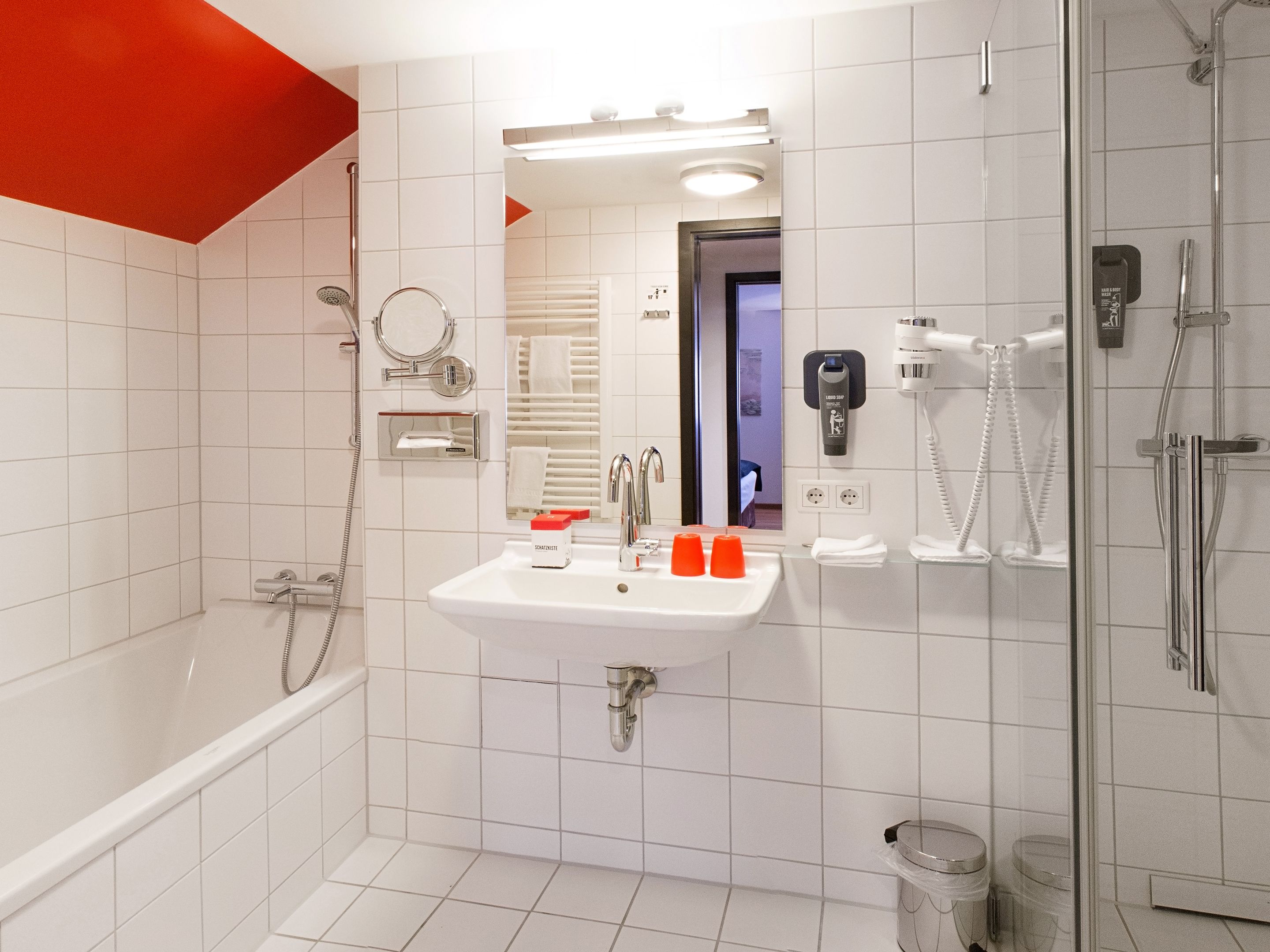 suite | bathroom | free toiletries, hair dryer, towels