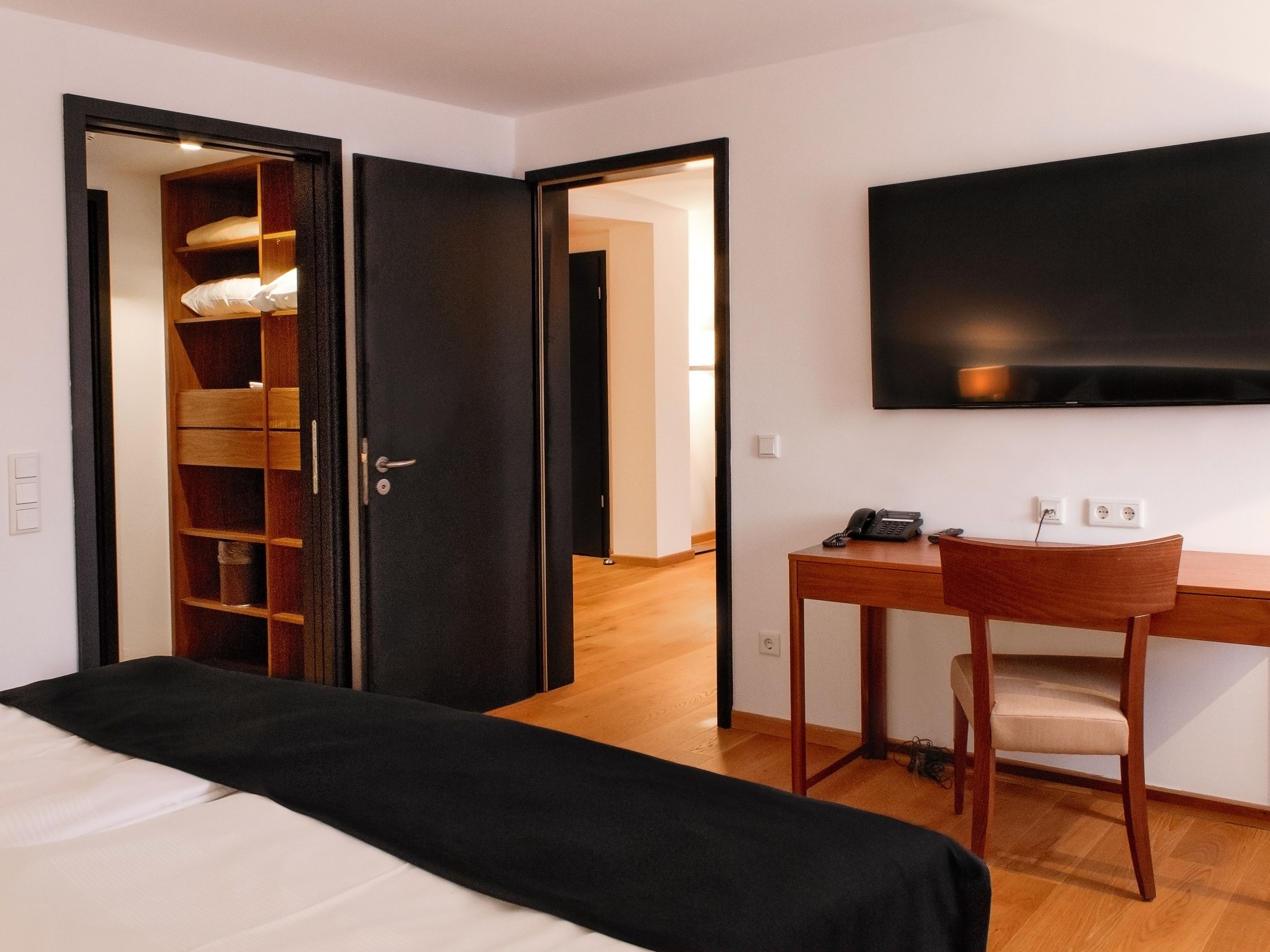 suite | 1 bedroom, free minibar items, in-room safe, desk