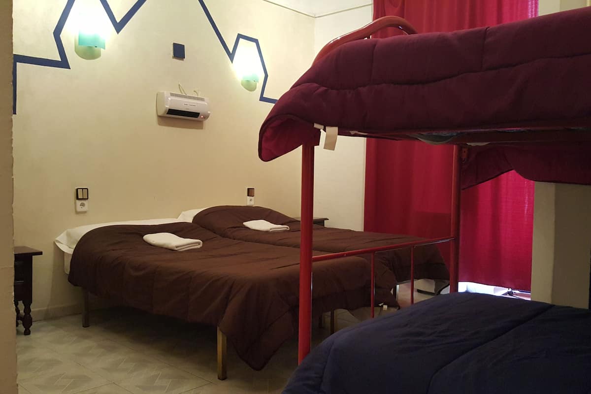 Familiekamer, privébadkamer (6 people) | Gratis wifi, beddengoed