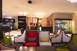 Lobby sitting area - SANA Silver Coast Hotel (Caldas da Rainha)