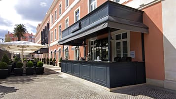 Breakfast, lunch and dinner served