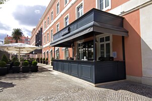 Breakfast, lunch and dinner served