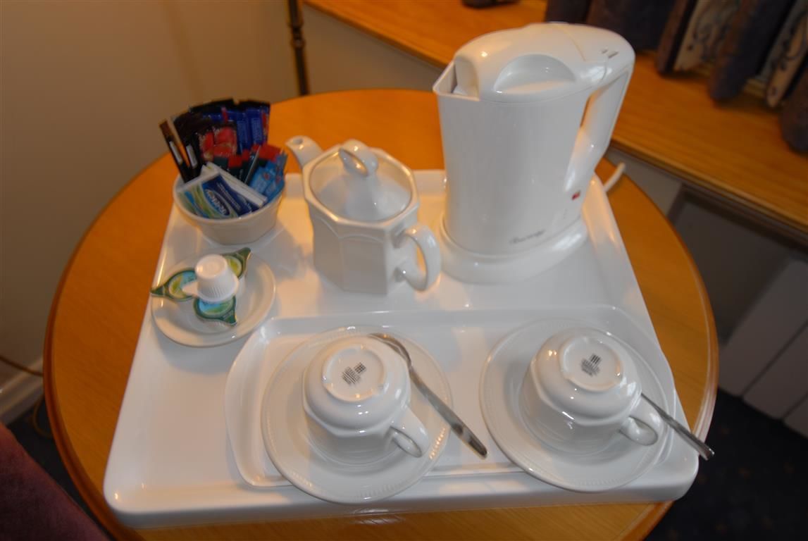 twin room | coffee and/or coffee maker