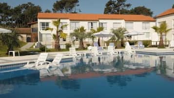 Outdoor pool, pool umbrellas