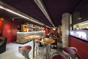 Gastropub, vistas para o jardim, aberto todos os dias