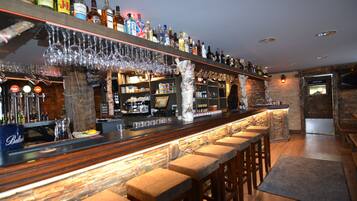 Gastropub, garden views, open daily