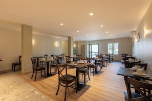 Daily continental breakfast (EUR 13.00 per person)