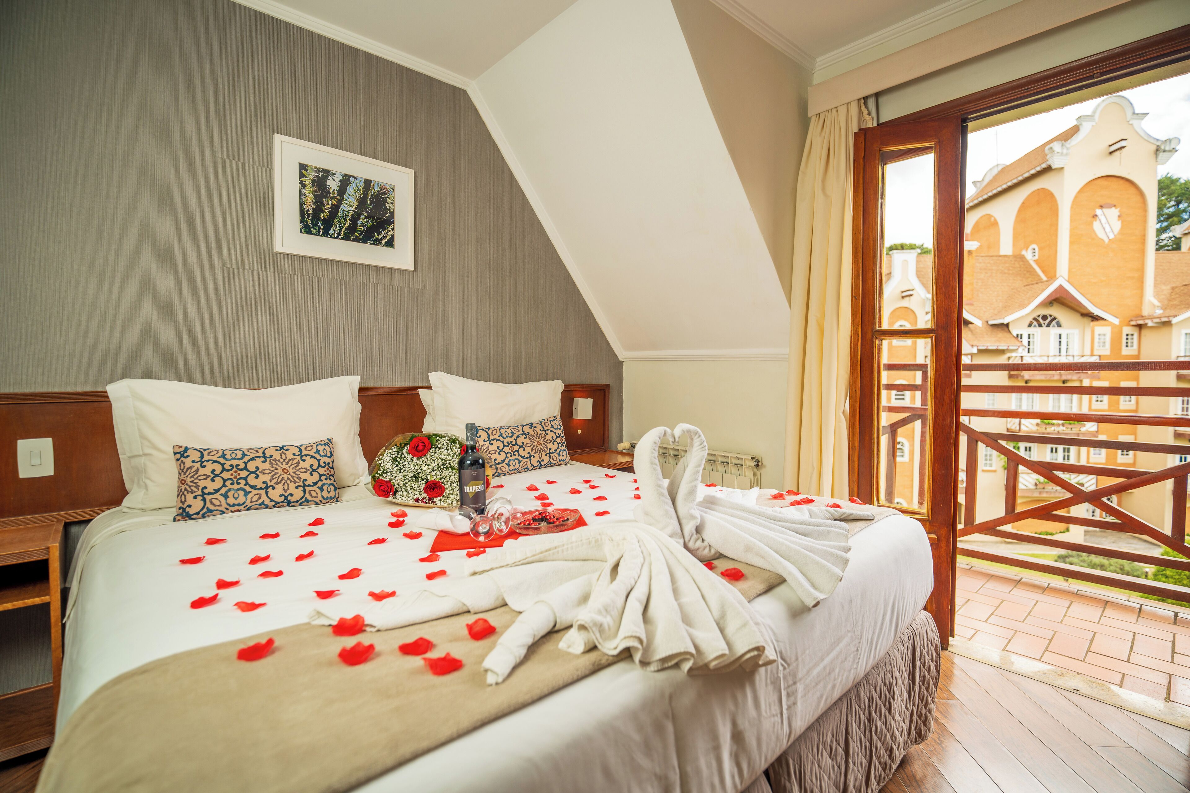 1 bedroom, premium bedding, minibar, in-room safe