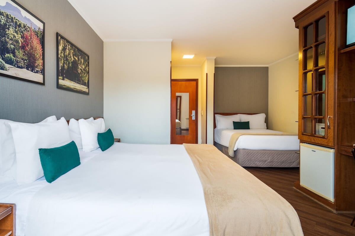 1 kamar tidur, seprai premium, minibar, dan brankas