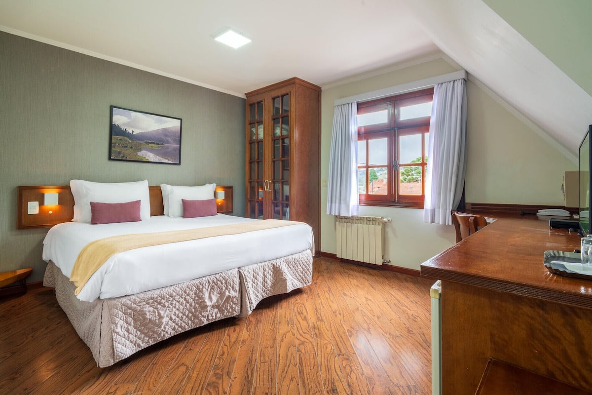 1 kamar tidur, seprai premium, minibar, dan brankas