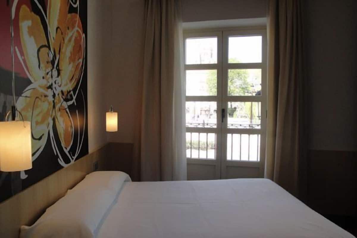 Triple Room | In-room safe, desk, soundproofing, cribs/infant beds