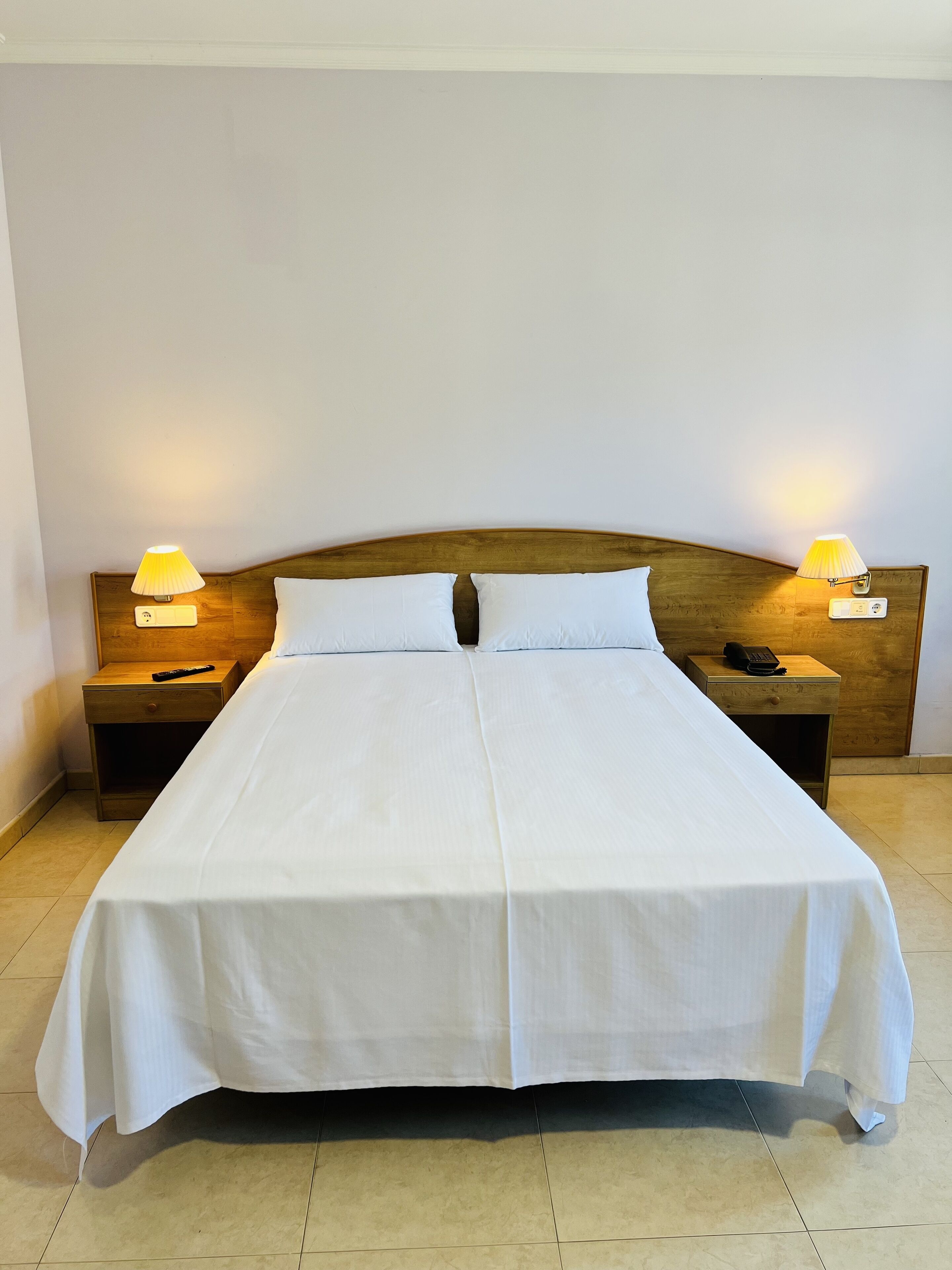 Standaard kamer, 1 twee- of 2 eenpersoonsbedden | Een bureau, gratis wifi, beddengoed