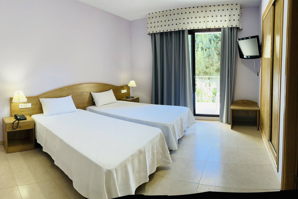 Desk, free WiFi, bed sheets