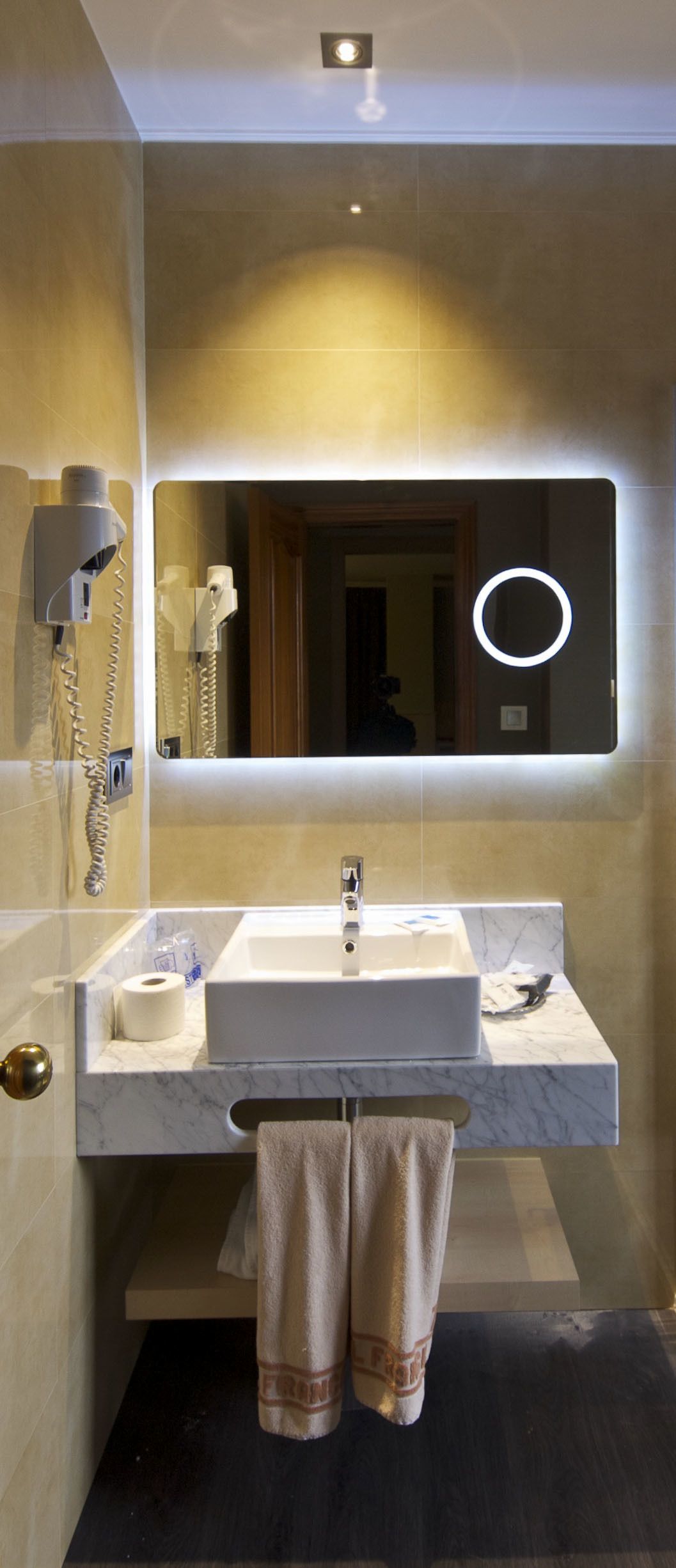 double room single use | bathroom | hair dryer, towels