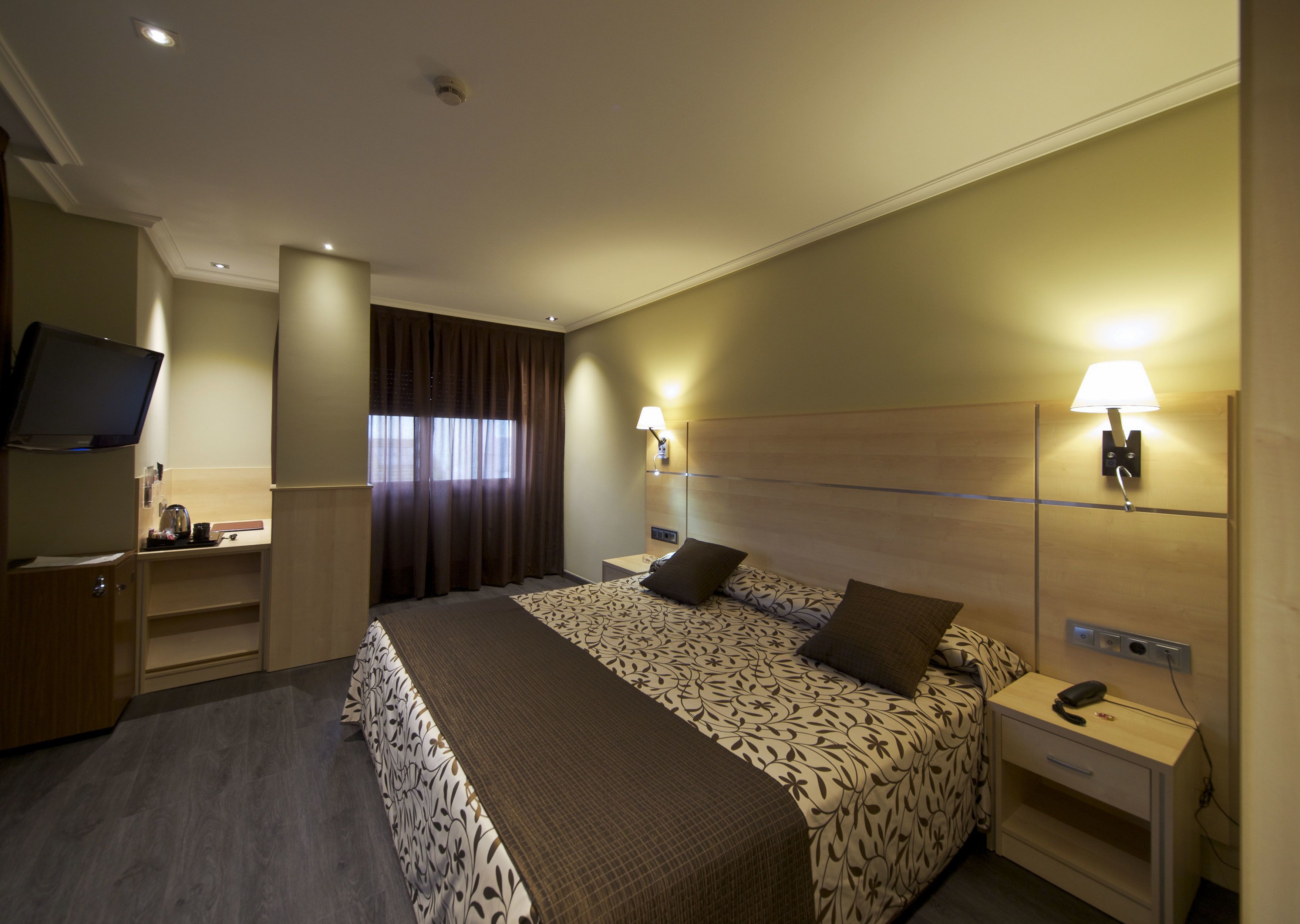 Minibar, coffres-forts dans les chambres, bureau, chambres insonorisées