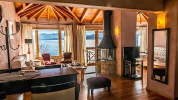 Suite, Lake View (Especial) | 1 bedroom, premium bedding, down duvets, pillow-top beds