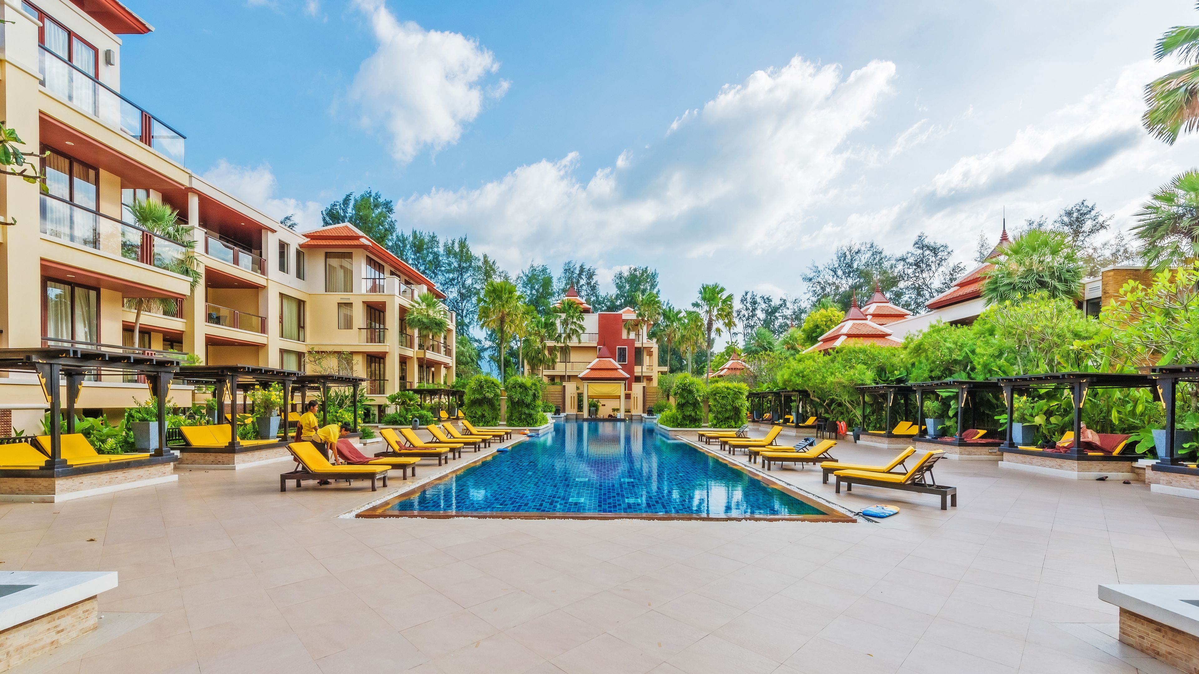 Outdoor pool, free pool cabanas, pool umbrellas