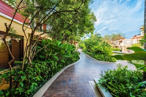 Property grounds - Mövenpick Phuket Bangtao (Choeng Thale)