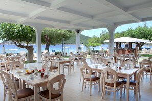 Free daily local cuisine breakfast - Porto Koufo Hotel (Sithonia)
