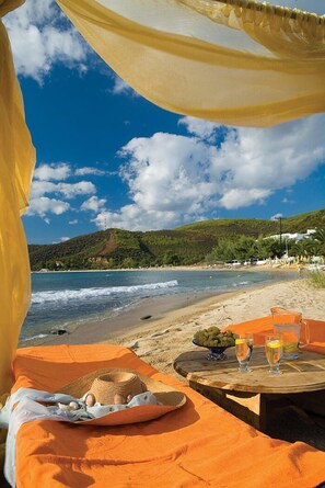 ビーチ、サンラウンジャー、ビーチタオル、ビーチバ ー