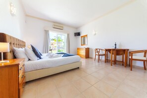 1 chambre, fer et planche à repasser, lit parapluie, Wi-Fi gratuit