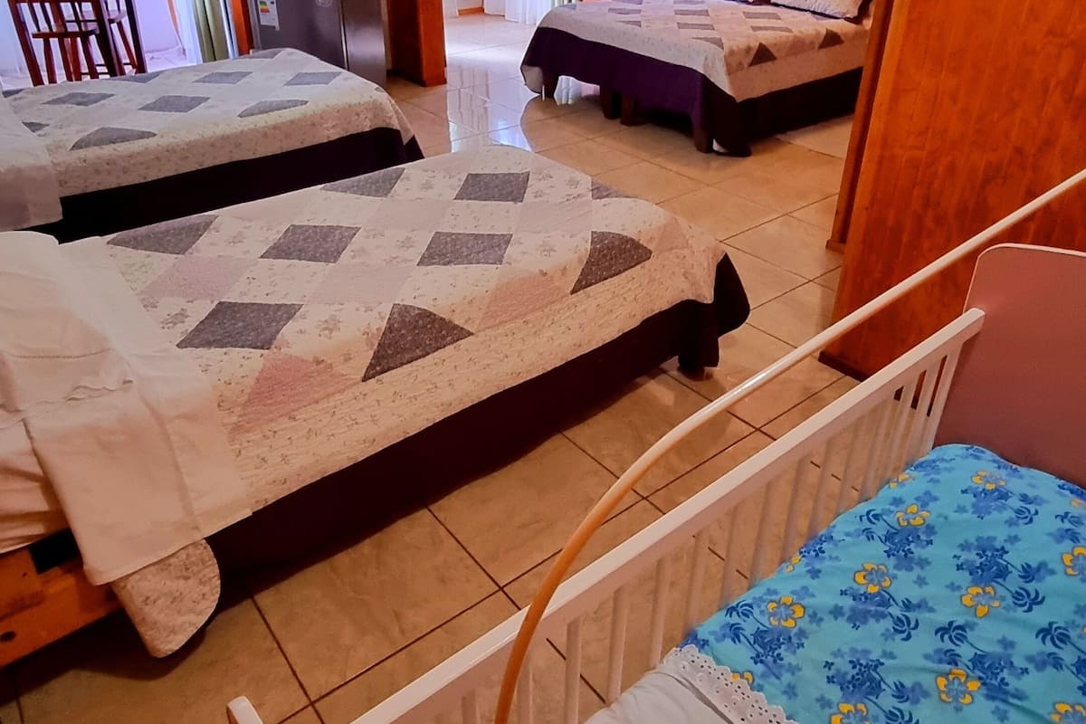 1 chambre, literie de qualité supérieure, couette en duvet d'oie