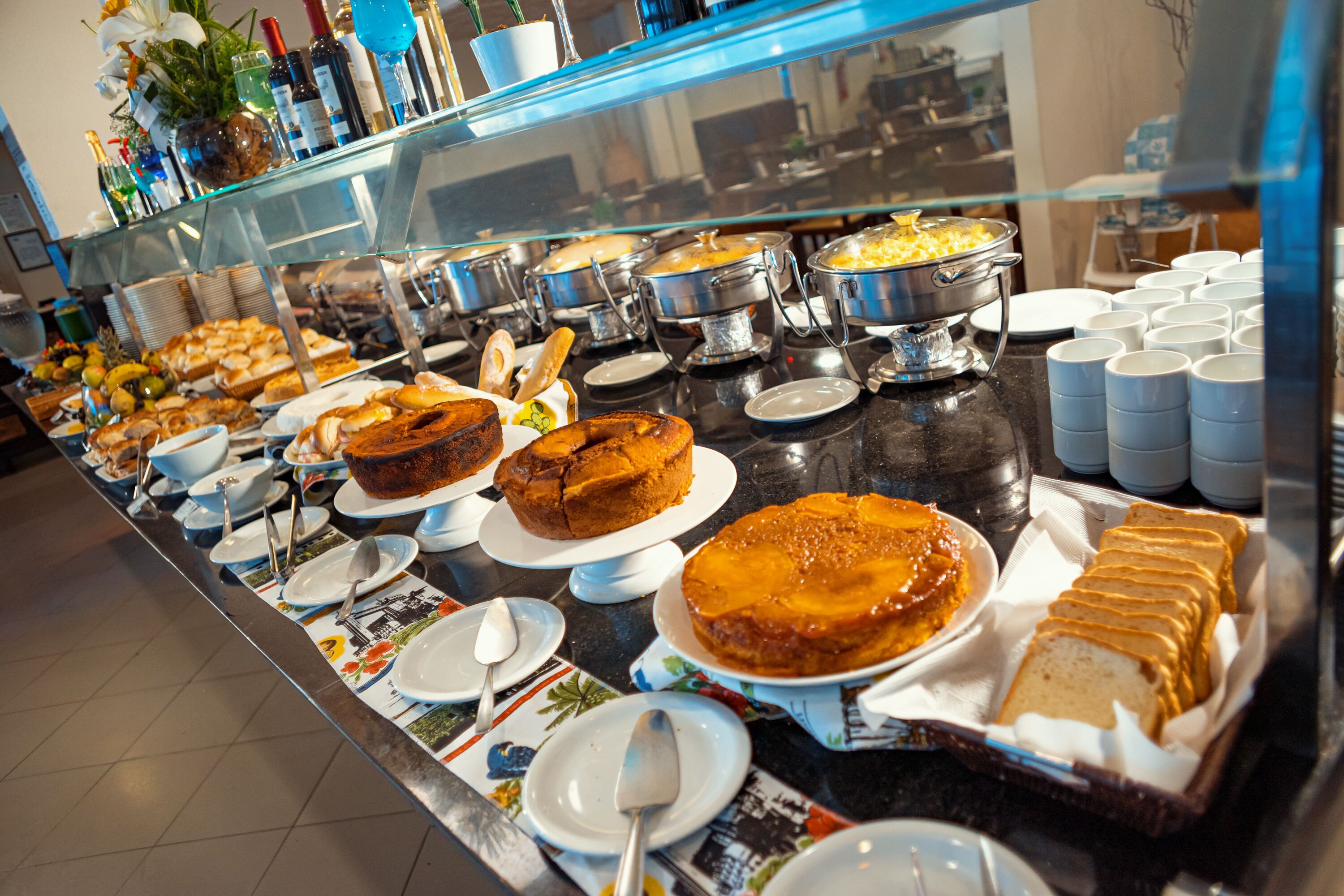 daily buffet breakfast (brl 60 per person)