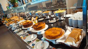 Daily buffet breakfast (BRL 60 per person)