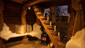 Couples treatment rooms, sauna, hot tub, steam room, body treatments