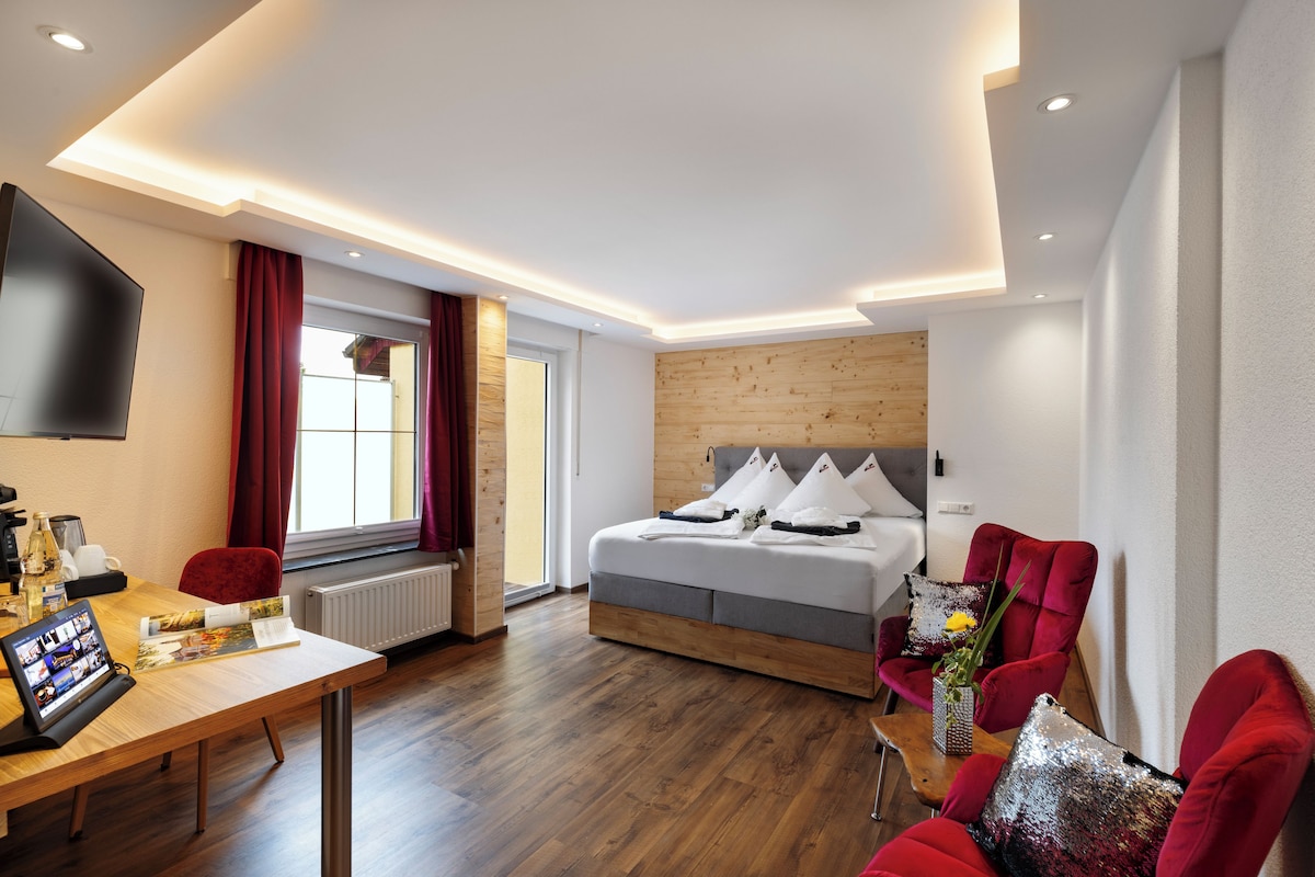Exclusive Double Room | In-room safe, blackout drapes, WiFi (free), bed sheets