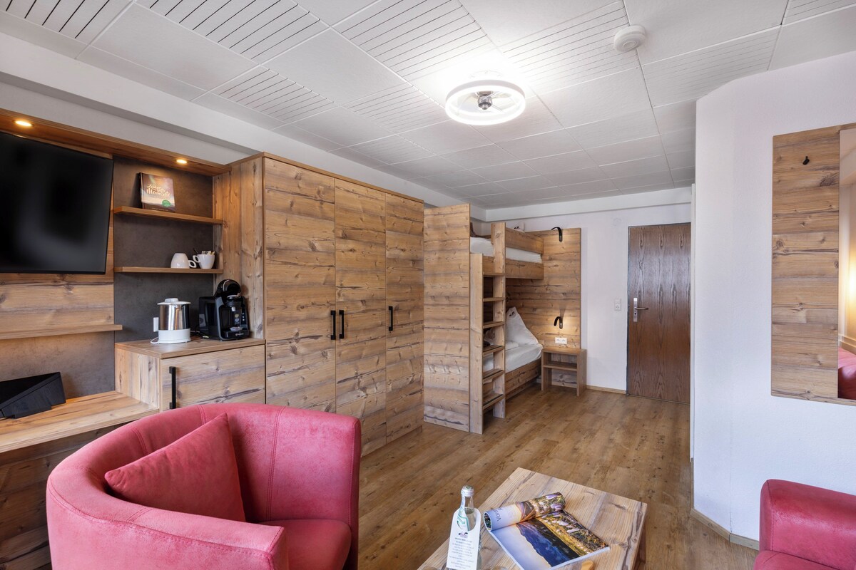 Family Room, 1 Bedroom | In-room safe, blackout drapes, WiFi (free), bed sheets