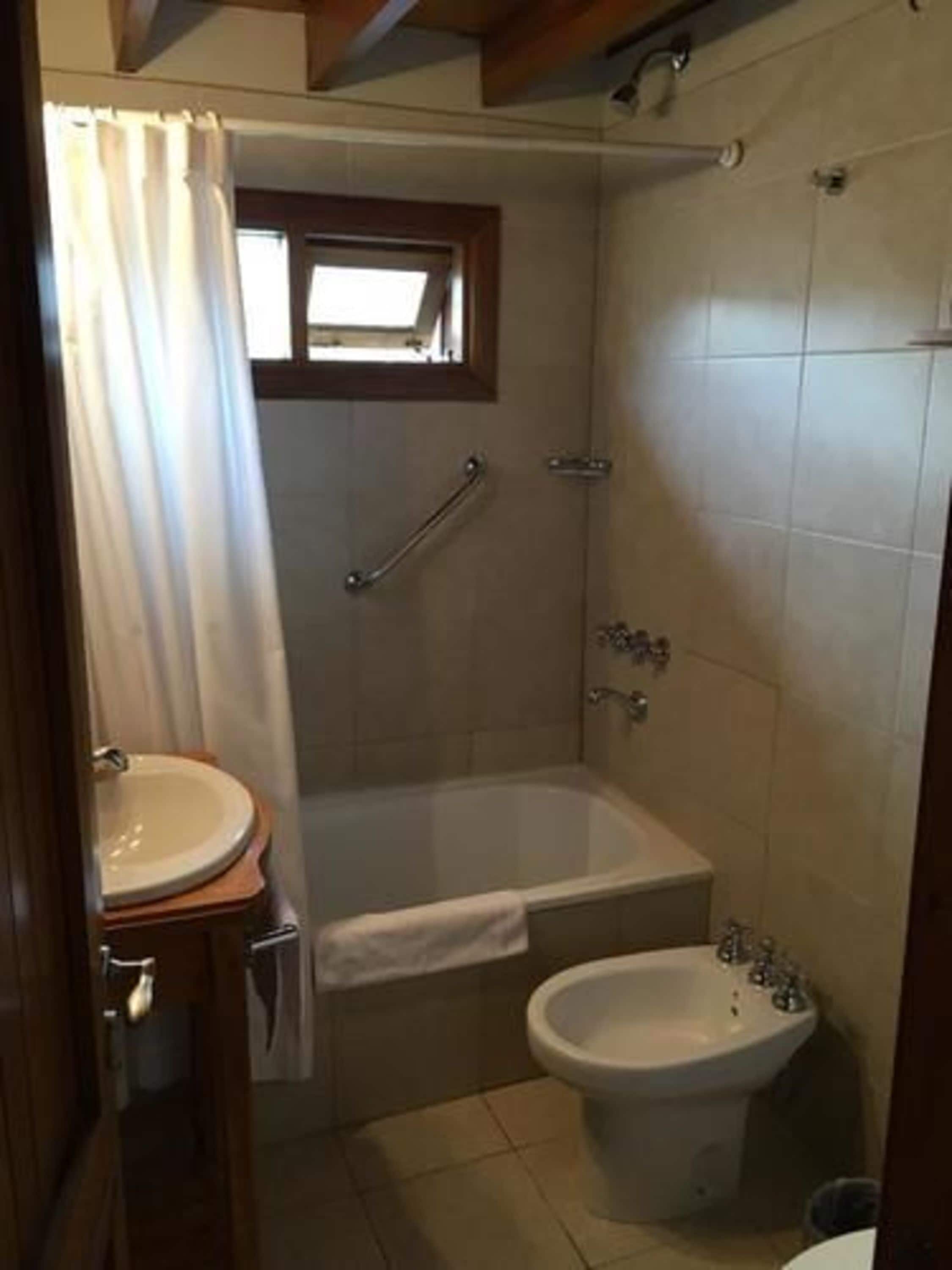 family suite | bathroom | combined shower/bathtub, hair dryer, towels