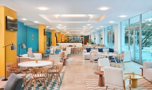 Bar (on property) - Magal Maradiso Hotel by Aminess (Omisalj)