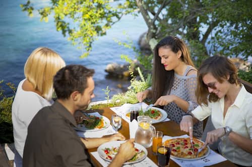 Comida y bebida