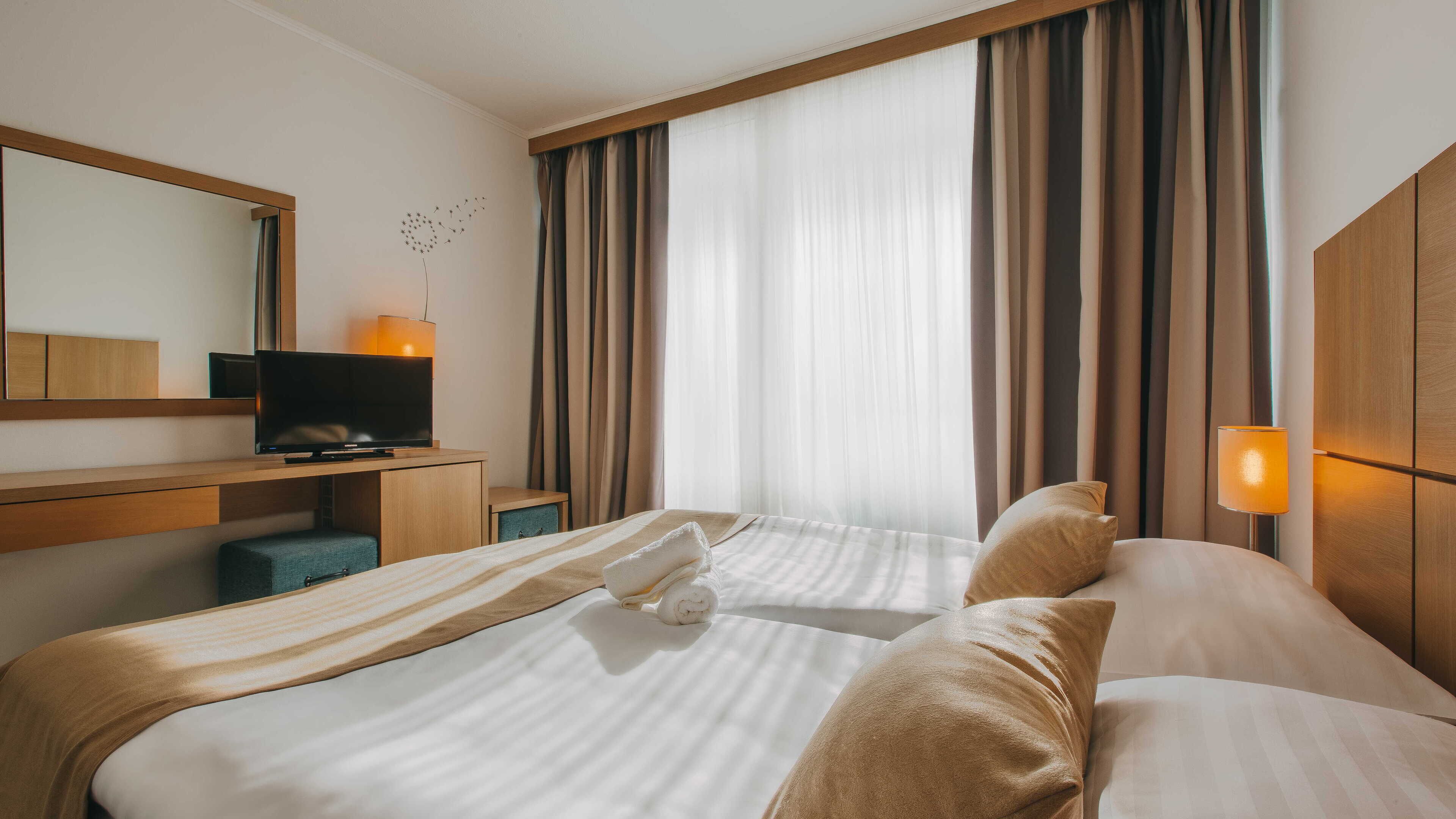 Escrivaninha, Wi-Fi de cortesia, roupa de cama