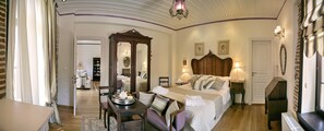 Suíte, banheira de hidromassagem | Roupas de cama premium, edredons de pluma, frigobar