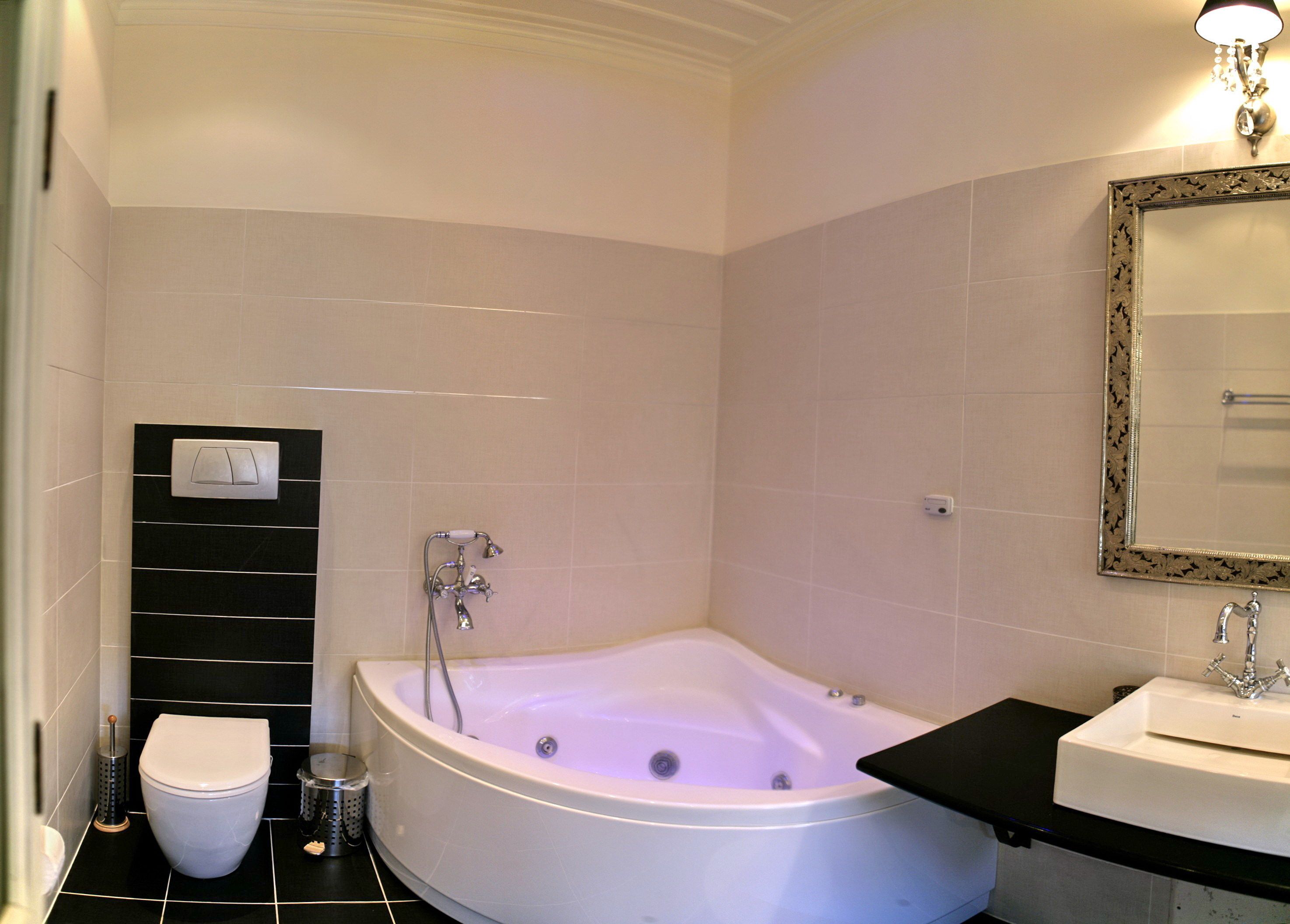 suite, jetted tub | bathroom | free toiletries, hair dryer, soap, shampoo