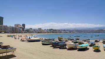 Una spiaggia nelle vicinanze