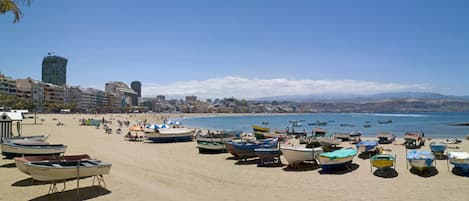 Una spiaggia nelle vicinanze