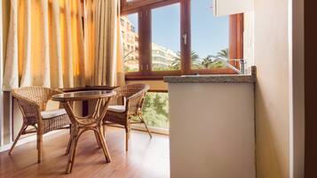 Studio, City View | Living area