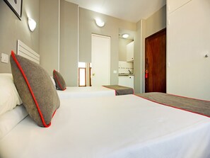 Studio Apartment | Laptop workspace, free WiFi, bed sheets