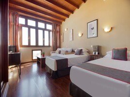 Laptop workspace, free WiFi, bed sheets