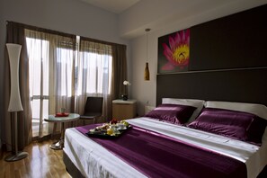 Premium bedding, minibar, in-room safe, individually furnished - Hotel Gravina San Pietro (Rome)