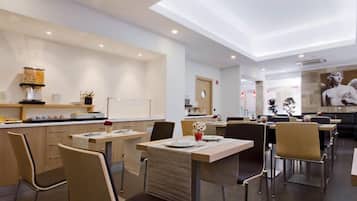 Colazione a buffet a pagamento, servita tutte le mattine
