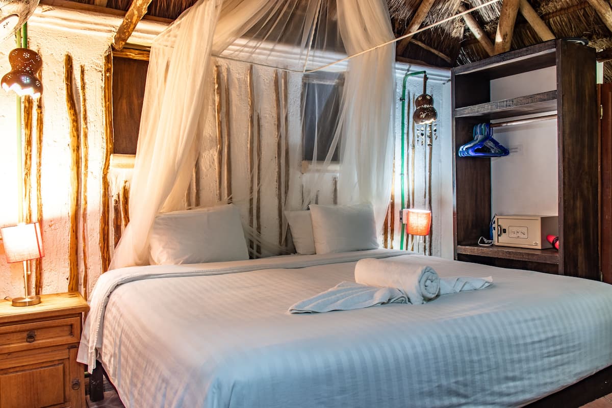 Basic Double Room, 1 King Bed | 1 bedroom, premium bedding, down comforters, in-room safe