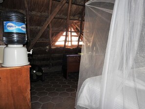 Quarto casal básico, 1 cama King | Vista do quarto