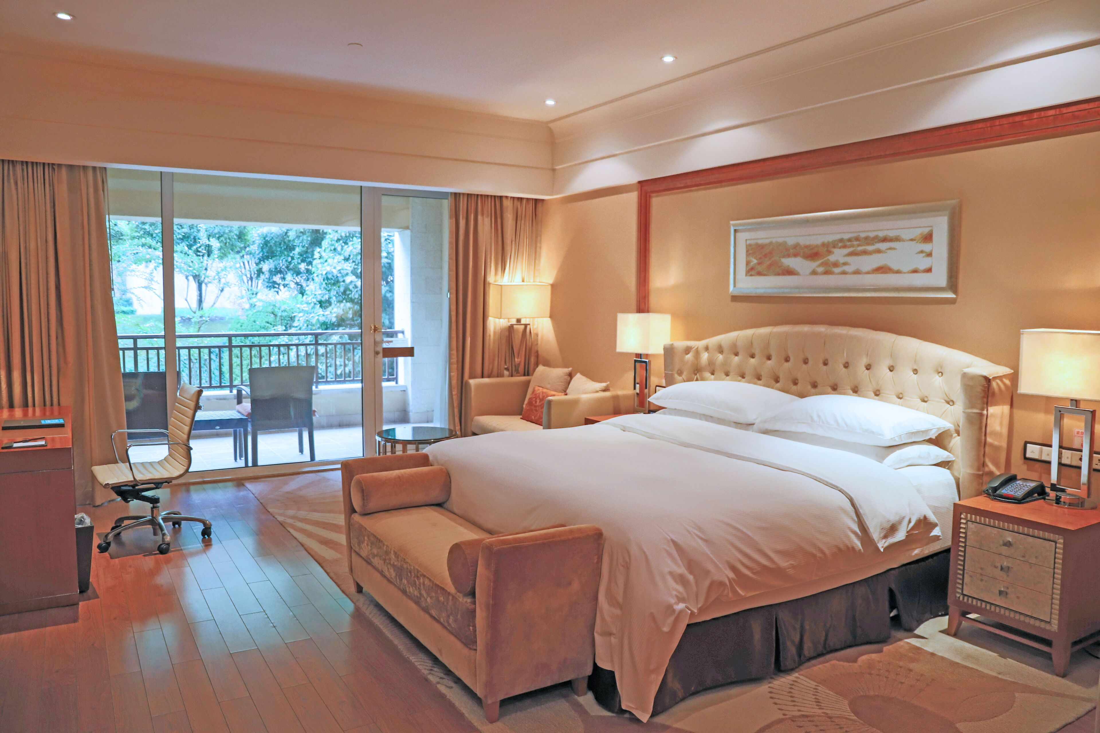 Premium bedding, down comforters, minibar, in-room safe