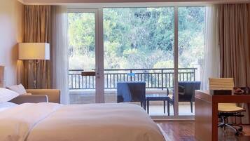 Chambre Deluxe, 1 très grand lit | Literie de qualité supérieure, couette en duvet d'oie, minibar